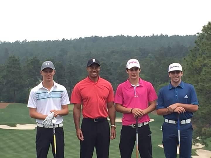 JOAQUIN NIEMANN CON TIGER WOODS